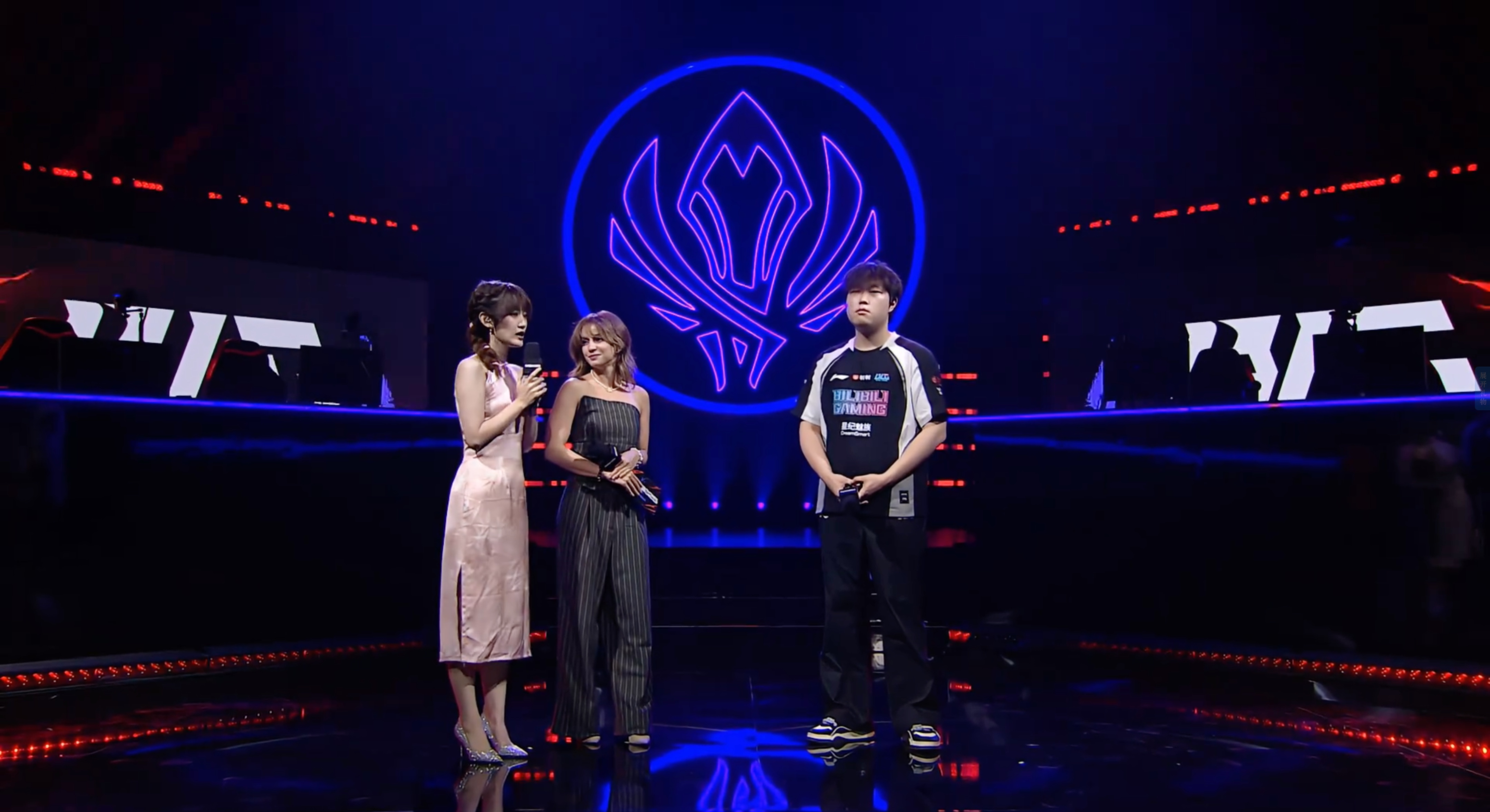 LPL明星选手受伤退赛，引发热议