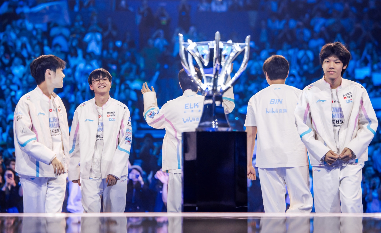 世界杯战队状态火热,誓夺总冠军的简单介绍 世界杯战队状态火热,誓夺总冠军的简单介绍