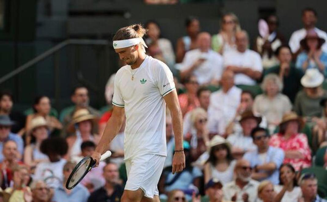 温网险胜澳网，兹维列夫带队取胜