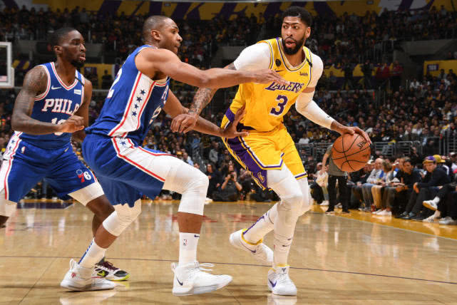 火箭横扫76人，浓眉哥带队取胜