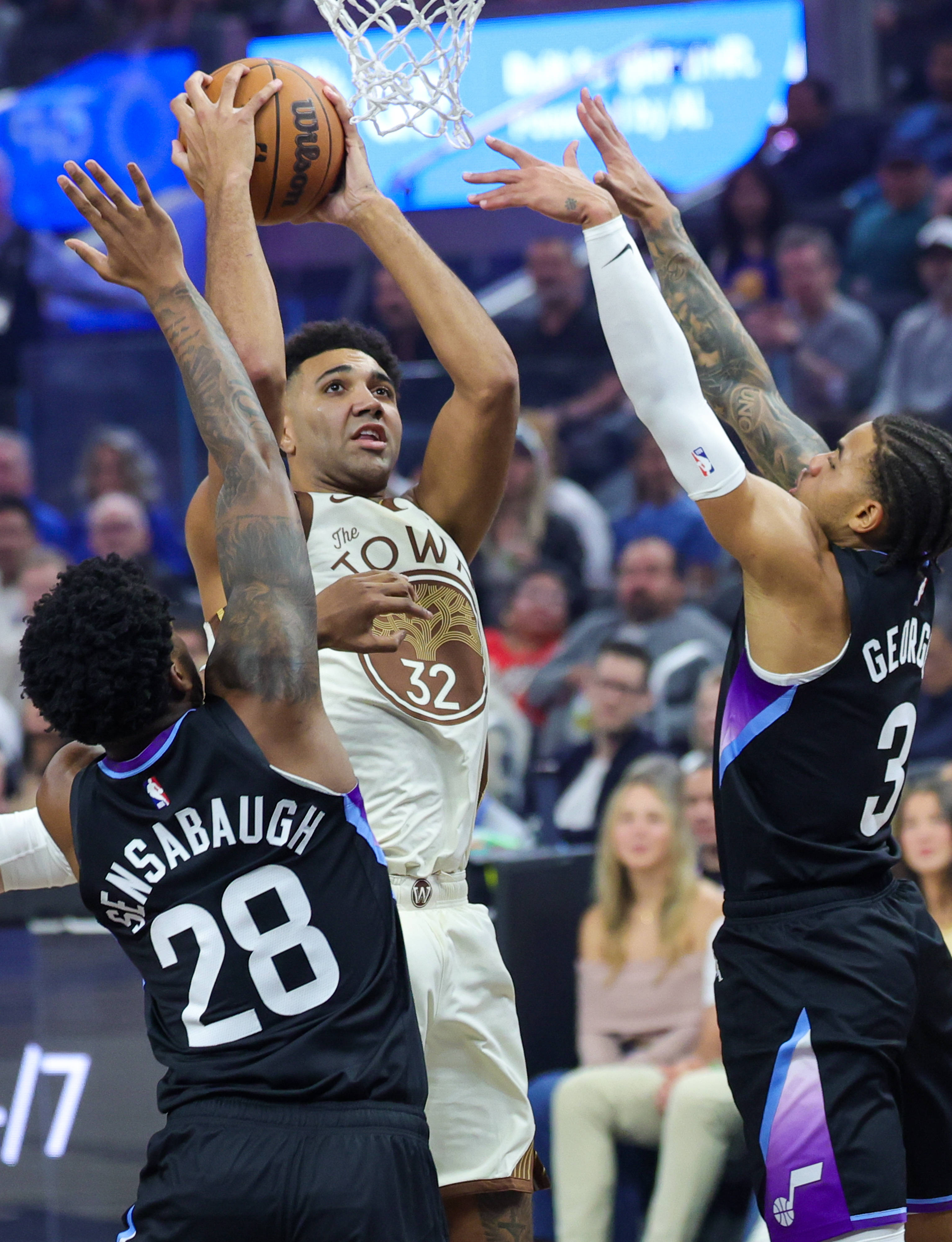 勇士翻盘爵士,克莱带队取胜 勇士翻盘爵士,克莱带队取胜