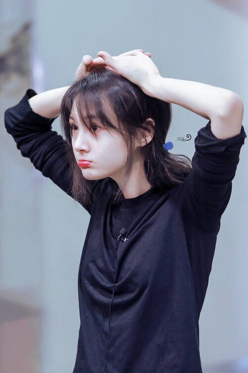 元宇宙跨界大战,米切尔50分神迹撕裂天际,深圳队窒息联防压垮湖人